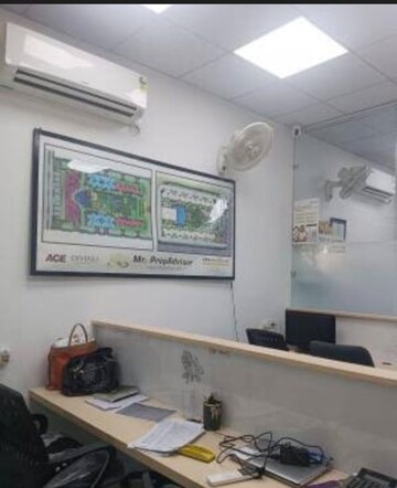 Furnished Amenities in  Office Space at Amrapali Shopping Complex, Sector 12 – for Rent