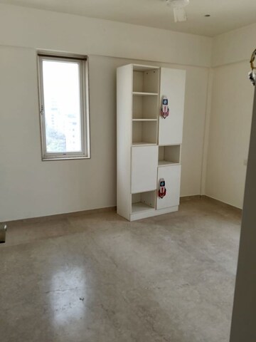 Room in 2 BHK Apartment at Woodstock Apartment Khar, Khar West – for Sale