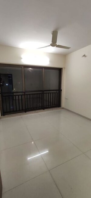 Room in 2 BHK Apartment at Kesar Scion, Ghatkopar East – for Rent