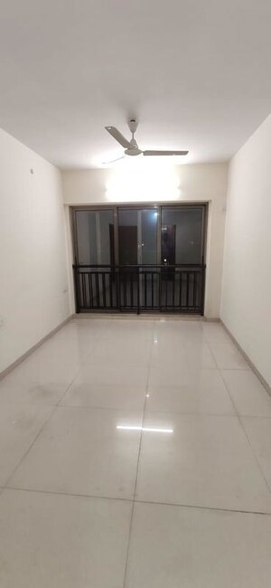 Room in 2 BHK Apartment at Kesar Scion, Ghatkopar East – for Rent