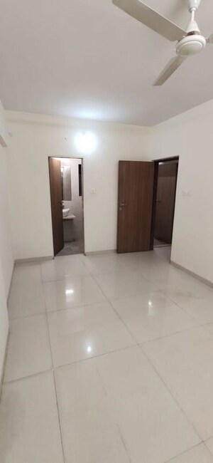 Room in 2 BHK Apartment at Kesar Scion, Ghatkopar East – for Rent