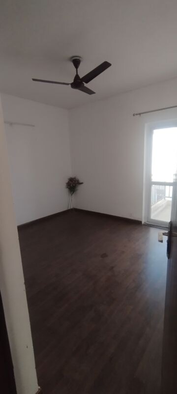 Room in 3 BHK Builder Floor at BPTP Park Elite Floor II, Sector 75 – for Rent