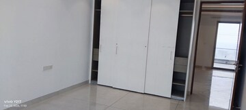 Room in 4 BHK Apartment at Jayabheri The Peaks, Narsingi – for Rent