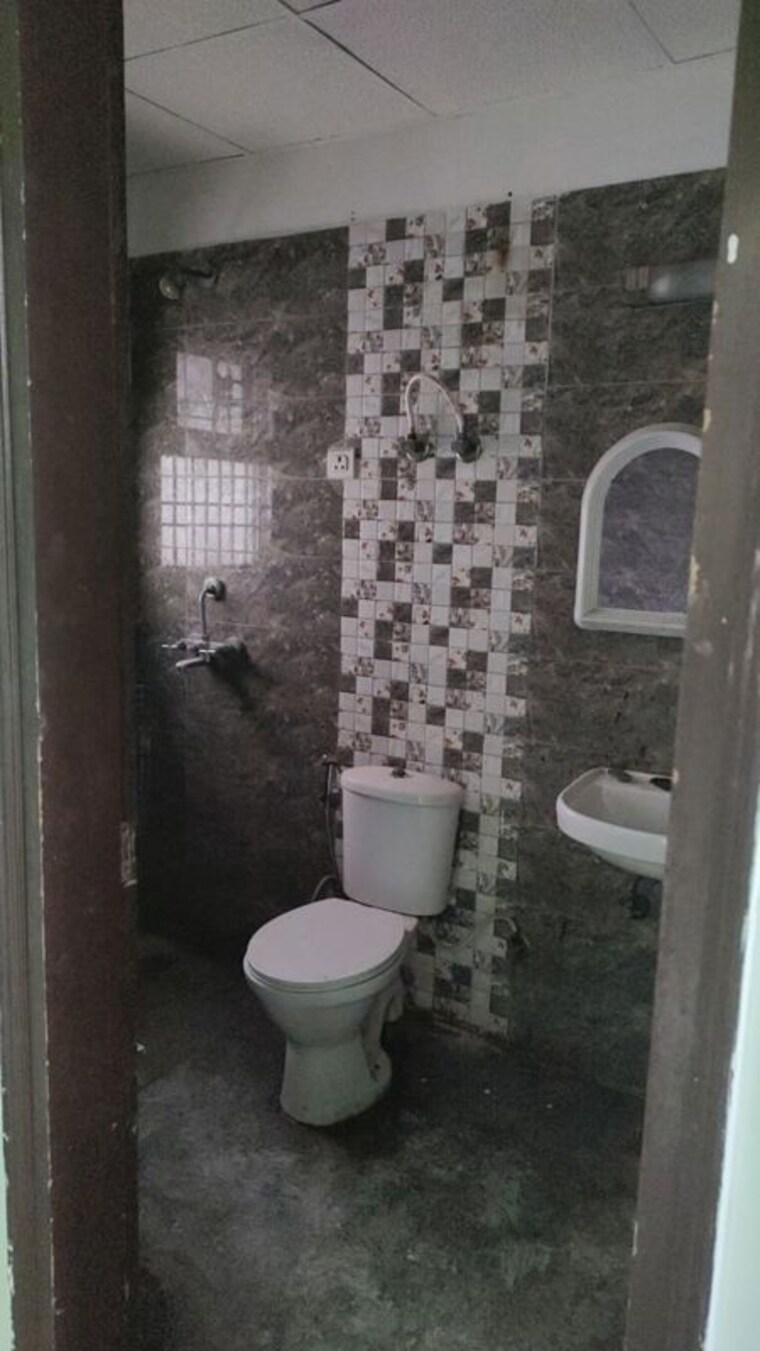 Bathroom, omaxe-royal-street 3 Bedroom 1500 Sq.Ft. Builder Floor In Sector 14 Bahadurgarh 8060501
