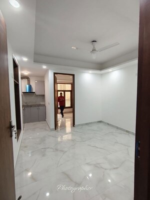 Room in 1 BHK Builder Floor at Saket – for Rent