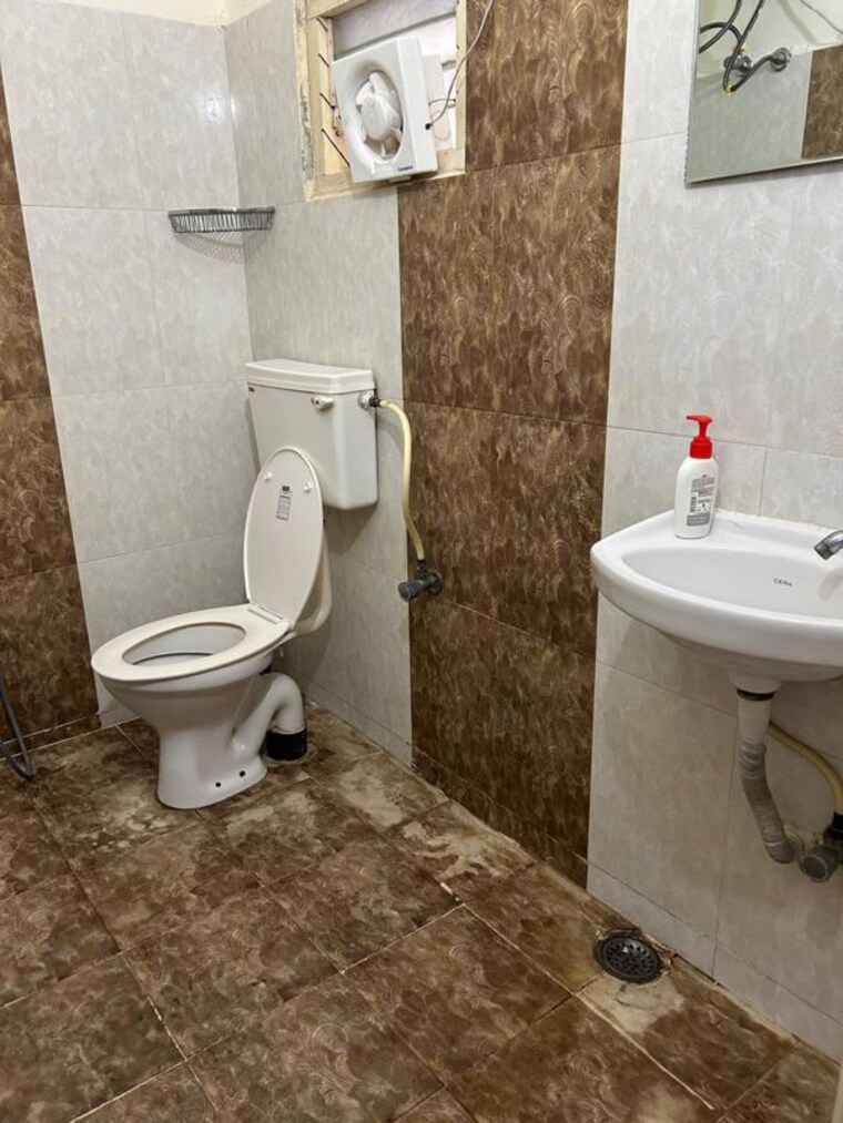 Bathroom, indis-pbel-city 2 Bedroom 900 Sq.Ft. Apartment In Peeranchuruvu Hyderabad 10035038