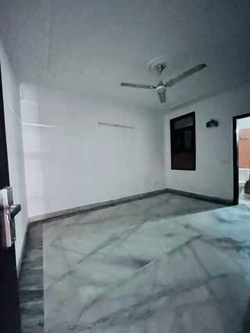 Room in 2 BHK Builder Floor at Saket – for Rent