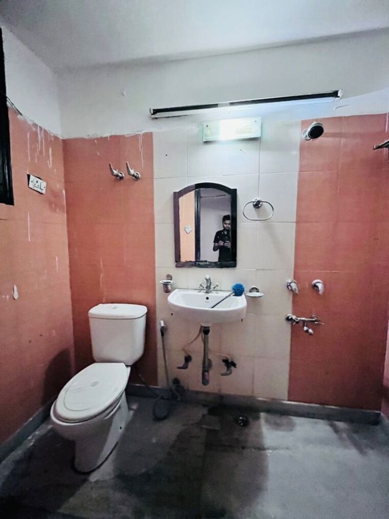 Bathroom, saket 2 Bedroom 800 Sq.Ft. Builder Floor In Saket Delhi 10035041