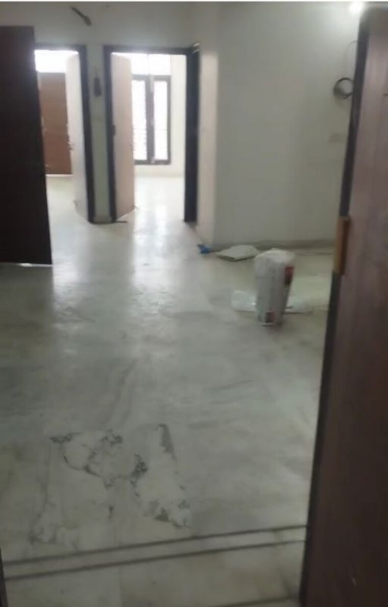 Room, sector 85 4 Bedroom 300 Sq.Yd. Builder Floor In Sector 85 Faridabad 10032774