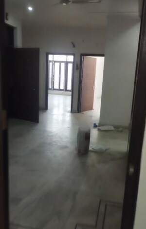 Room in 4 BHK Builder Floor at Sector 85 – for Rent