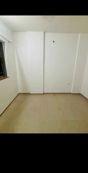 Room in 2 BHK Apartment at Sudashan Apartment Ghatkopar, Ghatkopar East – for Rent