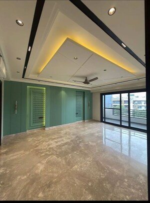 Master Bedroom in 4 BHK Builder Floor at SS 100, Sector 49 – for Sale