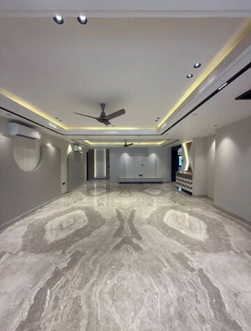 Master Bedroom in 4 BHK Builder Floor at SS 100, Sector 49 – for Sale