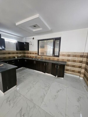 Kitchen in 3 BHK Builder Floor at Sector 37 – for Rent