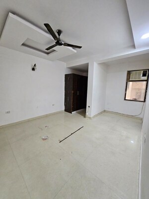 Room in 3 BHK Builder Floor at Sector 37 – for Rent