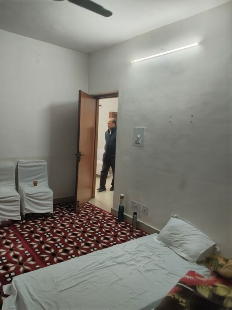 Bedroom, sarita vihar 3 Bedroom 1800 Sq.Ft. Apartment In Sarita Vihar Delhi 10007793