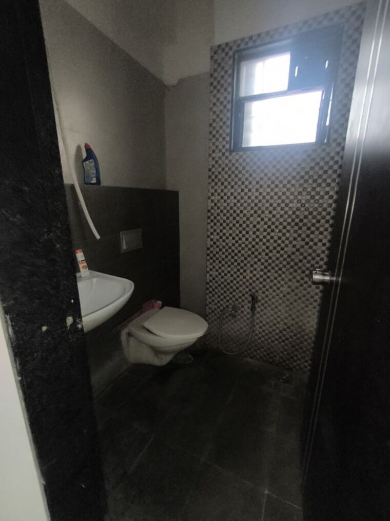 Bathroom, radheshyam-krushnam-heritage 2 Bedroom 1200 Sq.Ft. Apartment In Nizampura Vadodara 10035189