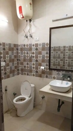 2 BHK Apartment For Rent in Mahagun Manor