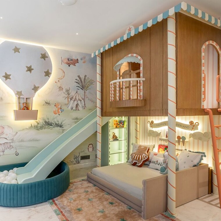 Living Room, pitampura 6+ Bedroom 187 Sq.Yd. Independent House In Pitampura Delhi 10035223