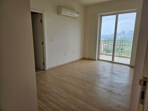 Room in 3 BHK Apartment at DLF Regal Gardens, Sector 90 – for Rent