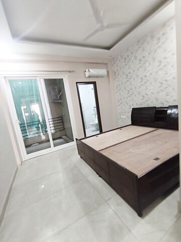 Room in 3 BHK Apartment at HLP Palmillas, Vip Road – for Rent