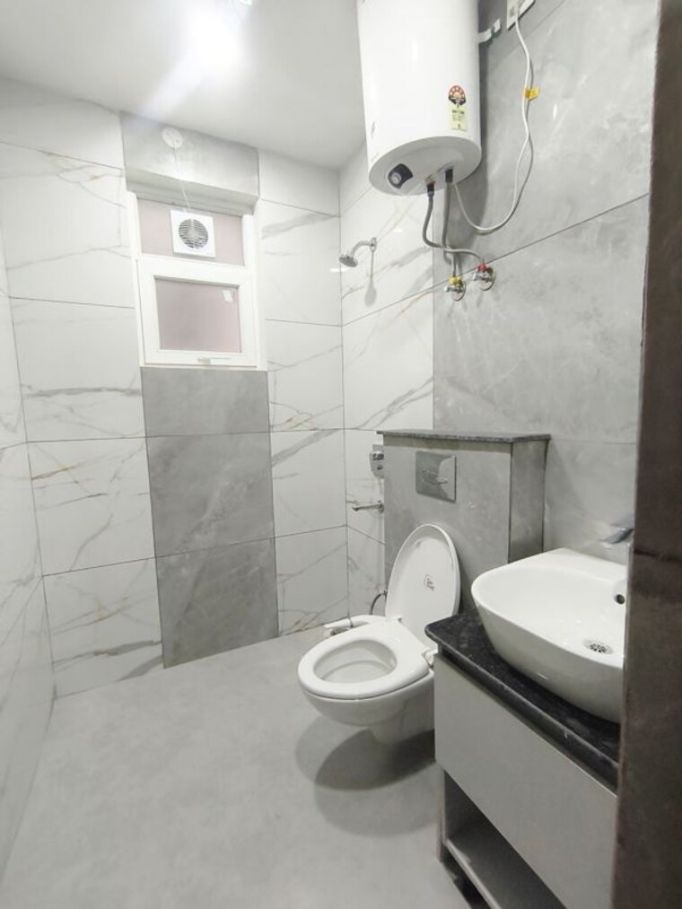 Bathroom, hlp-palmillas 3 Bedroom 1450 Sq.Ft. Apartment In Vip Road Zirakpur 10035257