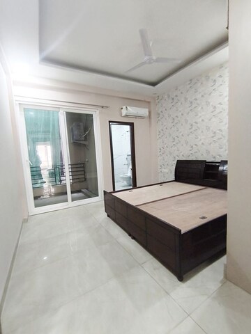 Room in 3 BHK Apartment at HLP Palmillas, Vip Road – for Rent