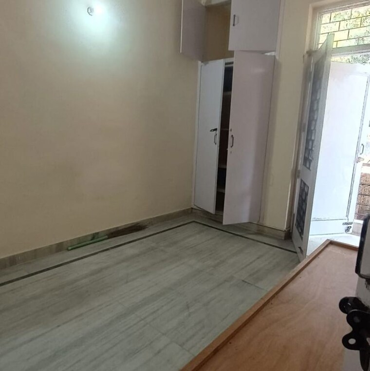 Room, saket 1 RK 400 Sq.Ft. Builder Floor In Saket Delhi 10035292