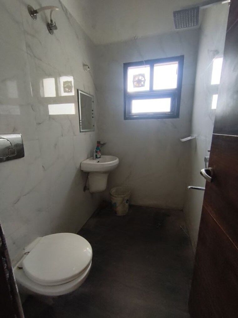 Bathroom, krishna-atlantis-grand 3 Bedroom 1650 Sq.Ft. Apartment In Nabha Zirakpur 10035304