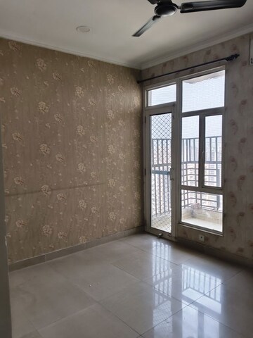 Room in 3 BHK Apartment at Gaur City 1st Avenue, Sector 4 Greater Noida – for Rent
