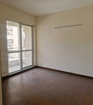 Room in 3 BHK Apartment at Jaypee Greens Kosmos, Sector 134 – for Rent