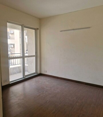 Room in 3 BHK Apartment at Jaypee Greens Kosmos, Sector 134 – for Rent