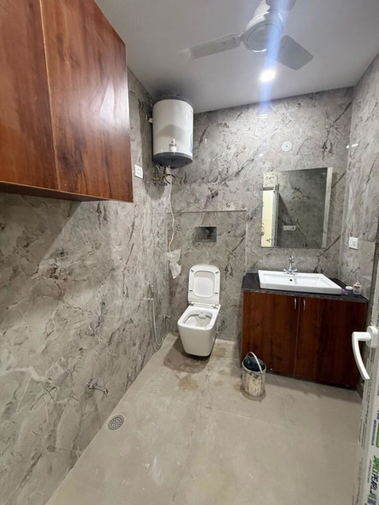 Bathroom, kalkaji 2 Bedroom 1800 Sq.Ft. Builder Floor In Kalkaji Delhi 10035416