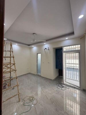Room in 2 BHK Builder Floor at Kalkaji – for Rent