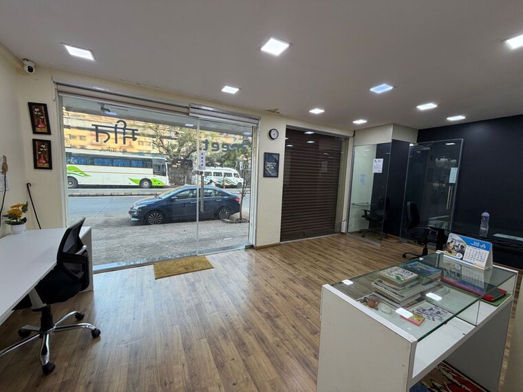 Exterior View, senapati bapat marg Commercial Showroom 600 Sq.Ft. In Senapati Bapat Marg Mumbai 10035428