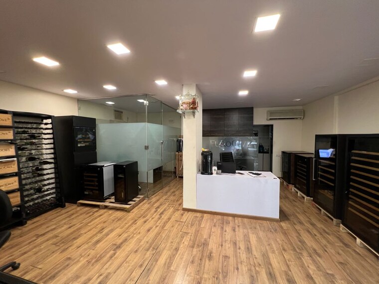 Exterior View, senapati bapat marg Commercial Showroom 600 Sq.Ft. In Senapati Bapat Marg Mumbai 10035428