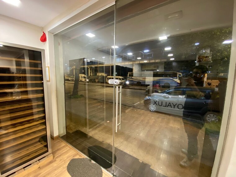 Exterior View, senapati bapat marg Commercial Showroom 600 Sq.Ft. In Senapati Bapat Marg Mumbai 10035428