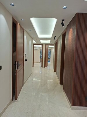 3 BHK Builder Floor – Entrance View at South Extension ii - for Rent