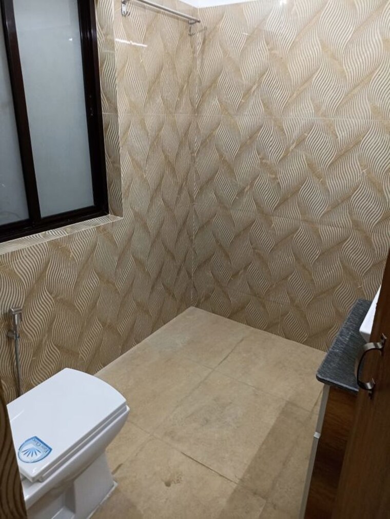 Bathroom, new friends colony 4 Bedroom 3500 Sq.Ft. Builder Floor In New Friends Colony Delhi 10035440