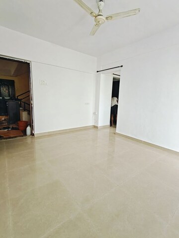 Room in 2 BHK Apartment at Madhuban Satin Brick, Kharadi – for Rent