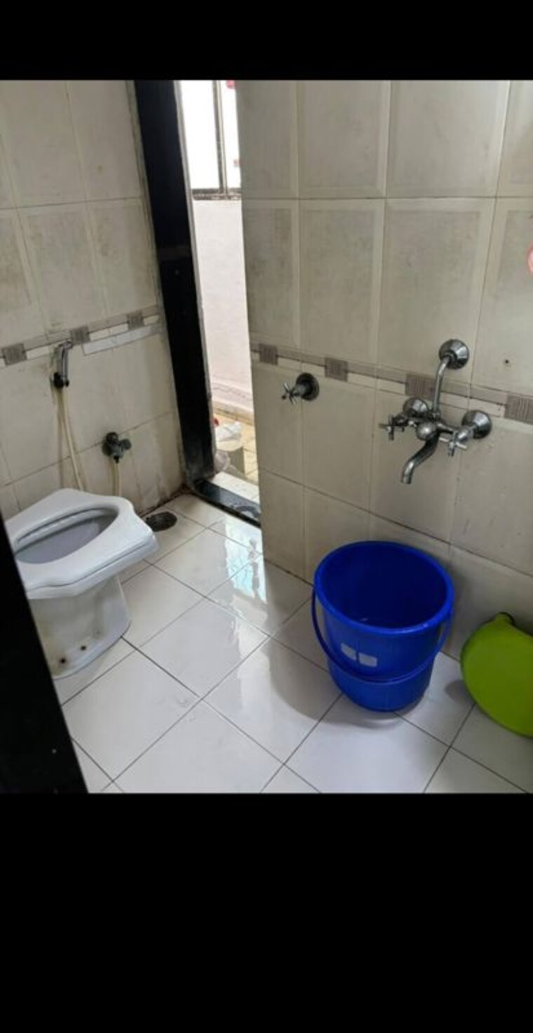 Bathroom, parijatak-chs-ghatkopar-east 1 Bedroom 485 Sq.Ft. Apartment In Ghatkopar East Mumbai 10035446