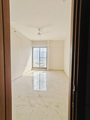 Room in 2 BHK Apartment at Majestique Towers, Kharadi – for Rent