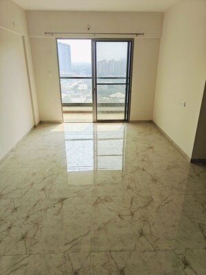 Room in 2 BHK Apartment at Majestique Towers, Kharadi – for Rent