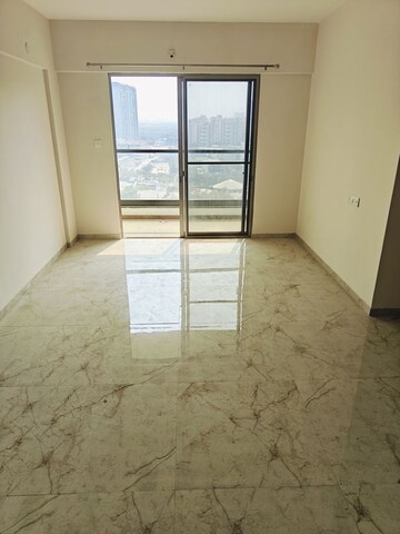 Room in 2 BHK Apartment at Majestique Towers, Kharadi – for Rent