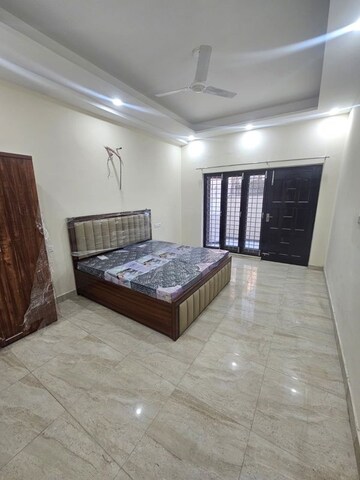 Room in 2 BHK Builder Floor at Sushant Lok 3, Sector 57 – for Rent