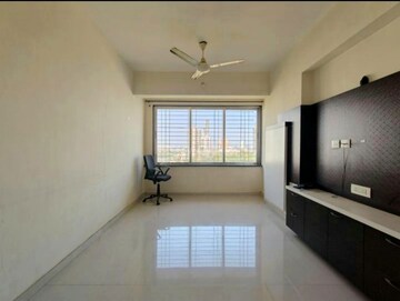 Room in 3 BHK Apartment at Kavita CHS Mulund West, Mulund West – for Rent
