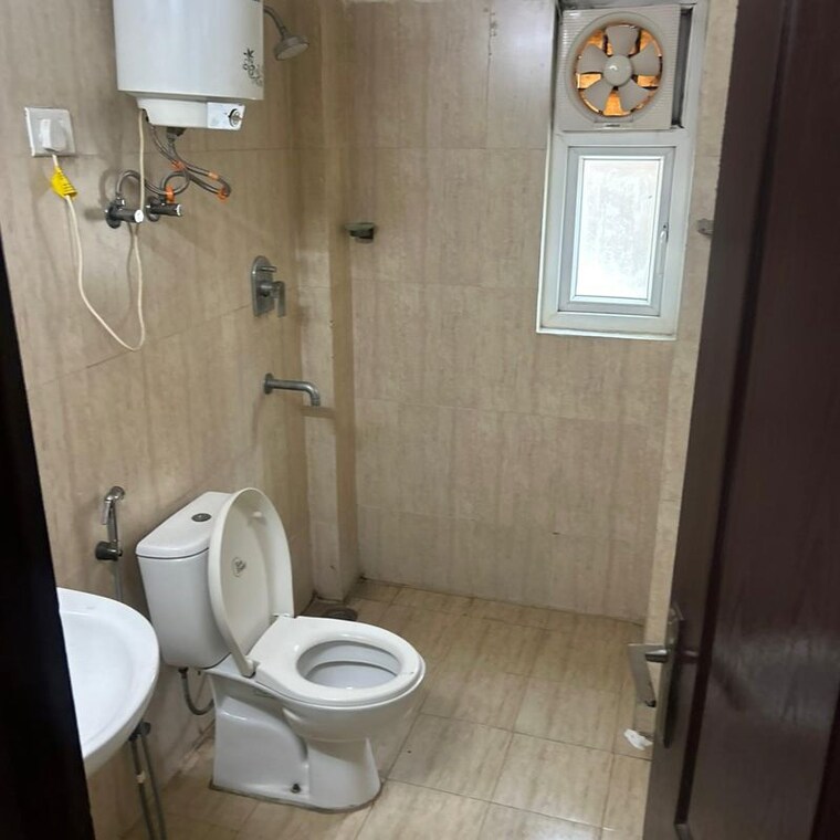 Bathroom, amrapali-heartbeat-city 2 Bedroom 1195 Sq.Ft. Apartment In Sector 107 Noida 10035547