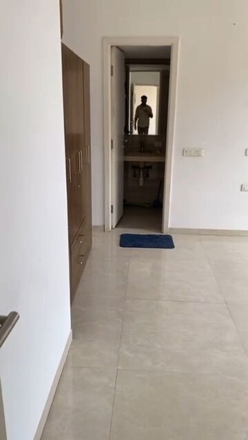 Room in 2 BHK Apartment at Hiranandani Estate, Ghodbunder Road – for Rent