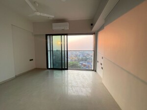 Room in 4 BHK Apartment at Rustomjee Elements, Andheri West – for Rent