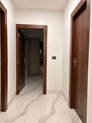 Room in 3.5 BHK Apartment at Orchid Petals, Sector 49 – for Rent